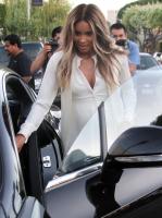kim_kardashian_and_ciara_leaves_bel_bambini_store_in_los_angeles_14.jpg