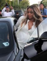 kim_kardashian_and_ciara_leaves_bel_bambini_store_in_los_angeles_16.jpg