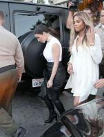 kim_kardashian_and_ciara_leaves_bel_bambini_store_in_los_angeles_17.jpg
