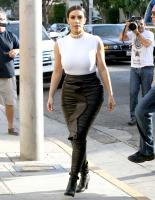 1392302076_kim_kardashian_zoom.jpg