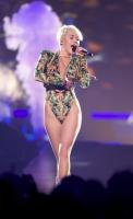 miley_cyrus_performs_at_bangerz_tour_in_vancouver_4.jpg