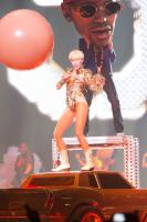 miley_cyrus_performs_at_bangerz_tour_in_vancouver_13.jpg