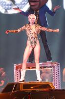 miley_cyrus_performs_at_bangerz_tour_in_vancouver_15.jpg