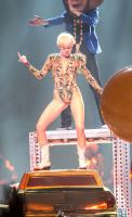 miley_cyrus_performs_at_bangerz_tour_in_vancouver_16.jpg