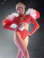 miley_cyrus_performs_at_bangerz_tour_in_vancouver_28.jpg