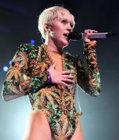miley_cyrus_performs_at_bangerz_tour_in_vancouver_30.jpg