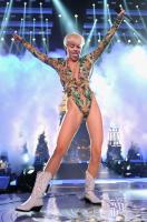 miley_cyrus_performs_at_bangerz_tour_in_vancouver_34.jpg