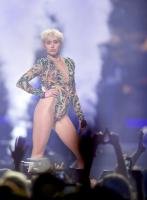 miley_cyrus_performs_at_bangerz_tour_in_vancouver_45.jpg