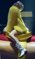 miley_cyrus_performs_at_bangerz_tour_in_vancouver_52.jpg