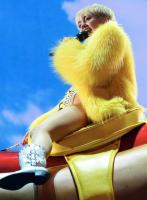 miley_cyrus_performs_at_bangerz_tour_in_vancouver_57.jpg