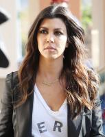 kim_kourthey_and_khloe_kardashian_on_the_set_of_keep_up_with_the_kardashians_2.jpg