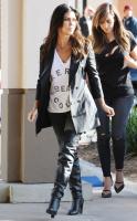kim_kourthey_and_khloe_kardashian_on_the_set_of_keep_up_with_the_kardashians_7.jpg