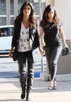 kim_kourthey_and_khloe_kardashian_on_the_set_of_keep_up_with_the_kardashians_8.jpg