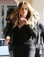 kim_kourthey_and_khloe_kardashian_on_the_set_of_keep_up_with_the_kardashians_16.jpg