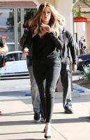 kim_kourthey_and_khloe_kardashian_on_the_set_of_keep_up_with_the_kardashians_17.jpg