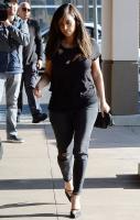 kim_kourthey_and_khloe_kardashian_on_the_set_of_keep_up_with_the_kardashians_21.jpg