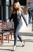 kim_kourthey_and_khloe_kardashian_on_the_set_of_keep_up_with_the_kardashians_24.jpg