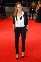 2_best_dressed_bafta_angelina_jolie_181019972419_gallery_max.jpg