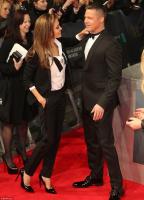 article_2560711_1B8E618F00000578_872_964x1330.jpg