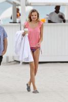 magdalena_frackowiak_bikini_photoshoot_miami_beach_february_2014_15.jpg