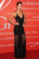 Doutzen_Kroes_Vogue_23Oct13_Rex_b.jpg
