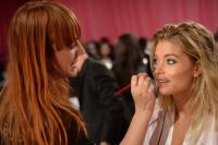 doutzen_kroes_at_backstage_of_2013_victoria_s_secret_fashion_show_in_new_york_2.jpg