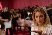 doutzen_kroes_at_backstage_of_2013_victoria_s_secret_fashion_show_in_new_york_3.jpg