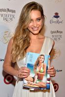 hannah_davis_club_si_swimsuit_at_liv_nightclub_fontainebleau_miami_beach_2.jpg