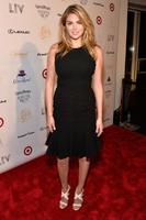 kate_upton_si_swimsuit_at_liv_nightclub_fontainebleau_miami_beach_17.jpg