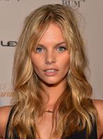 marloes_horst_si_swimsuit_at_liv_nightclub_fontainebleau_miami_beach_2.jpg