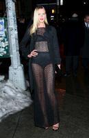 anne_v_si_swimsuit_021914_4.jpg