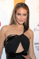 hannah_davis_sports_illustrated_celebrates_swimsuit_2014_31_photos__22.jpg
