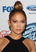 _jennifer_lopez_wearing_cushnie_et_ochs_dress_american_idol_xiii_finalists_party_9.jpg