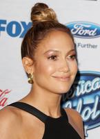 _jennifer_lopez_wearing_cushnie_et_ochs_dress_american_idol_xiii_finalists_party_10.jpg