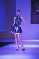 esf24qttben3jffd.D.0.International_Model_Irina_Shayk_walking_the_ramp_as_showstopper_for_Cute_Circuit_at_the_Signature_International_Fashion_Weekend_2013_in_Mumbai__6_.jpg