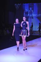 1x1vnkv91qo7gpvf.D.0.International_Model_Irina_Shayk_with_designer_Cute_Circuit_walking_the_ramp_at_the_Signature_International_Fashion_Weekend_2013_in_Mumbai__3_.jpg