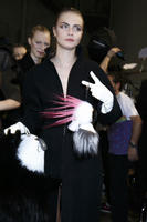 Fendi_Fall_2014_Backstage_GabBw7IDo0hx.jpg
