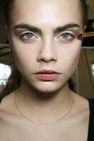 Fendi_Fall_2014_Backstage_ucXoHj6uqfux.jpg