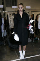 Fendi_Fall_2014_Backstage_zETqdYM8v_Tx.jpg