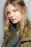 Isabel_Marant_Fall_2014_Backstage_fg8qsjRkWbBx.jpg
