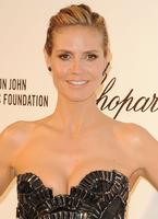 heidi_klum_in_atelier_versace_spring_2014_black_strapless_gown_2014_elton_john_aids_foundation_oscar_party_9.jpg