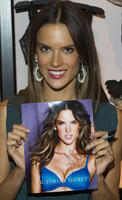 Alessandra_Ambrosio_at_Victorias_Secret_Store_3.jpg