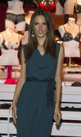 Alessandra_Ambrosio_at_Victorias_Secret_Store_8.jpg
