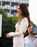alessandra_ambrosio_on_the_set_of_extra_in_los_angeles_5.jpg