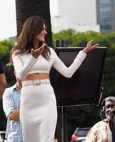 alessandra_ambrosio_on_the_set_of_extra_in_los_angeles_6.jpg