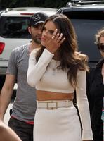 alessandra_ambrosio_on_the_set_of_extra_in_los_angeles_7.jpg
