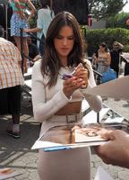 alessandra_ambrosio_on_the_set_of_extra_in_los_angeles_9.jpg