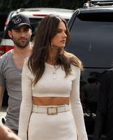 alessandra_ambrosio_on_the_set_of_extra_in_los_angeles_25.jpg
