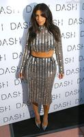 1410090_kim_kardashian_les_soeurs_kardashian_950x0_2.jpg