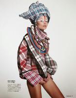 Magdalena3_Frackowiak_by_Sofia_Sanchez_Mauro_Mongiello_Expressive_Magdalena_NumA_ro_Tokyo_70_Oct.jpg